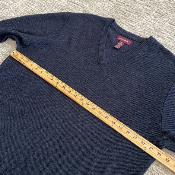 Nordstrom 100% Extra Fine Merino Wool Sweater Mens Size M Solid Classic V-Neck - Picture 6 of 10